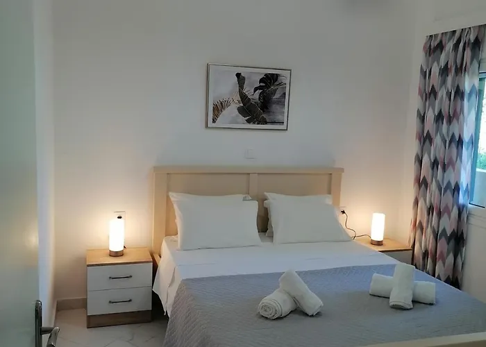 Kır Evi Nikos Gialos *
