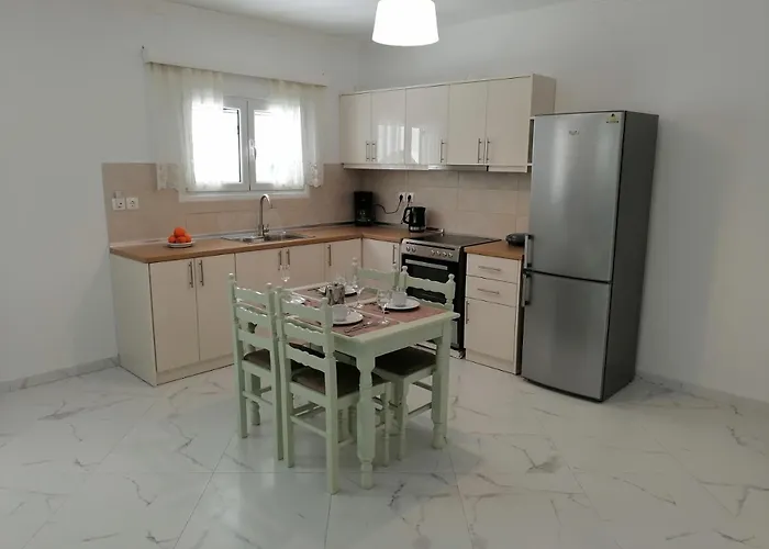 Nikos Gialos Kır Evi