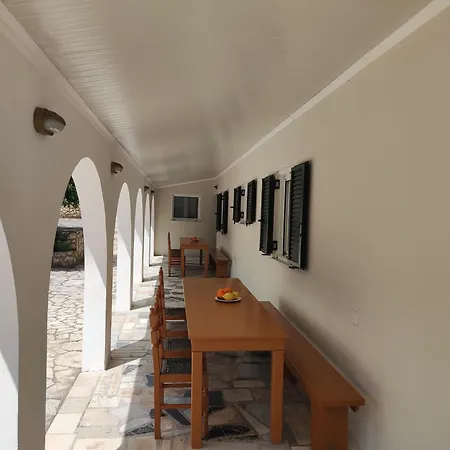 Nikos Gialos Country house
