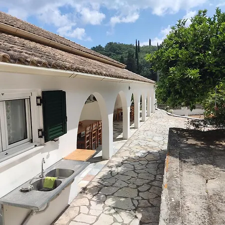 Nikos Gialos Country house